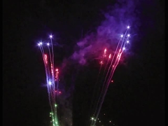 Los fuegos artificiales pirotécnicas de la Navidad de los fuegos artificiales de la torta del consumidor del Año Nuevo apelmazan Mercun