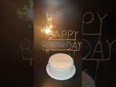 Bengalas piras frías de los fuegos artificiales del banquete de boda frío de los fuegos artificiales de los fuegos artificiales de las bengalas del feliz cumpleaños