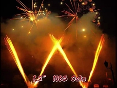 Fabrica mayorista 1.2 pulgadas 108 tiros W forma de papel torta fuegos artificiales 1.3g Un0335 profesional de oro torta