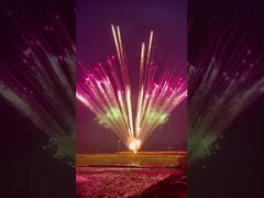 Fábrica de Liuyang al por mayor fuegos artificiales pirotécnicos de bajo precio personalizados pastel de fuegos artificiales estándar para exteriores