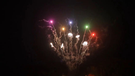 Los tiros al aire libre de encargo chinos pirotécnicas de los fuegos artificiales 500G 240 de Liuyang apelmazan los fuegos artificiales