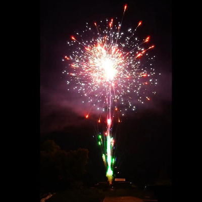 Fuegos artificiales para la celebración del festival de bodas