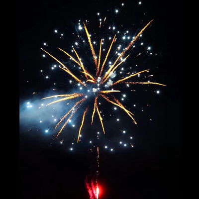 138 disparos coloridos fuegos artificiales de pastel de consumo para la celebración Fuegos artificiales de pastel grande al aire libre