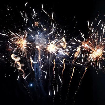 China pirotecnia 98 disparos consumo pastel de Navidad y Año Nuevo fuegos artificiales y petardos