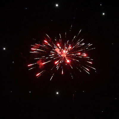 Fuegos artificiales de torta china 62 Fuegos artificiales de torta de tiro para la celebración Fuegos artificiales al aire libre