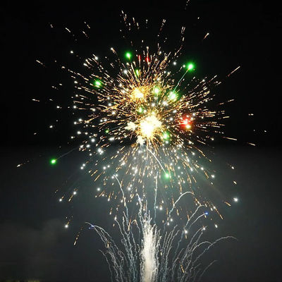 Fuegos artificiales chinos de alta calidad Fuegos artificiales Liuyang 100 disparos Fuegos artificiales de pastel de consumo 1.4G Pro Fire Crackers Fuegos artificiales de pastel