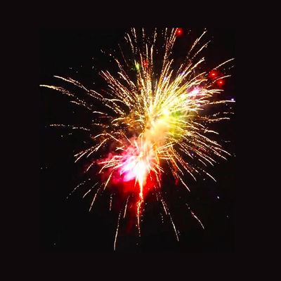 China Fuochi D'Artificio Pirotécnica al por mayor 128 tiros de pastel de consumo Fuego de artificio Feuerwerk Pirotecnia para la celebración