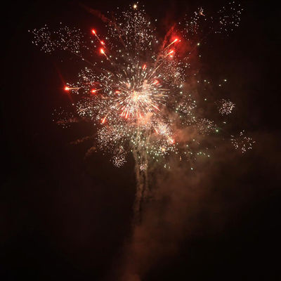 Fábrica de Liuyang F2 personalizado torta fuegos artificiales CE, al por mayor torta al aire libre fuegos artificiales para la celebración