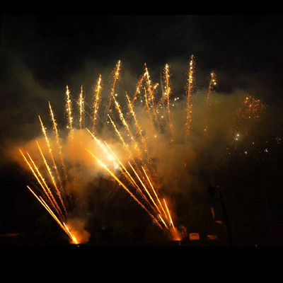 Liuyang Mandarin Fuegos artificiales pastel 1.3G Display profesional pirotecnia mayorista 0.8'' 180 pulgadas tiros pastel fuegos artificiales al aire libre