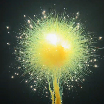 Fábrica china al por mayor fuegos artificiales de humo coloridos fuegos artificiales diurnos fuegos artificiales de pastel de bengala de humo para bodas y festivales pirotecnia