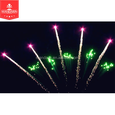 Los fuegos artificiales profesionales de China exhiben 10 tiros avivan forman sola fila